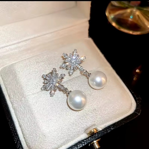 Fashion Jewelry snowflake earrings - Picture 3 of 4